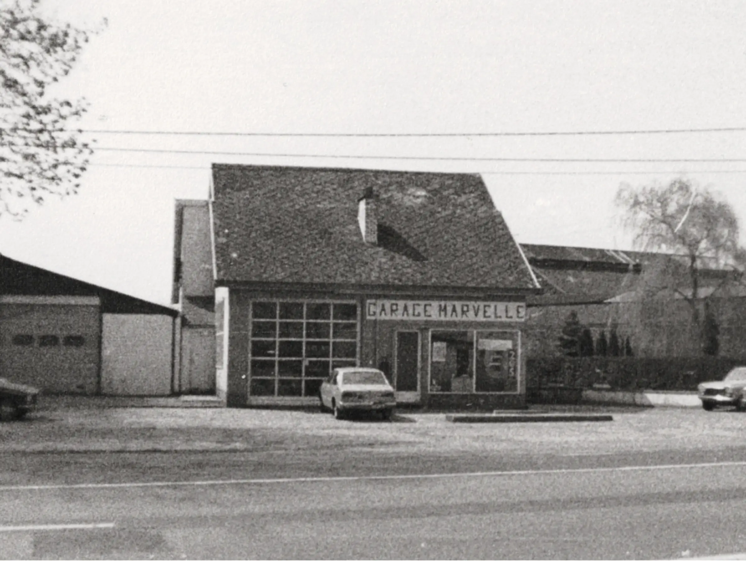Façade du garage Marvelle à ses débuts, dans les années 1970, à Gembloux